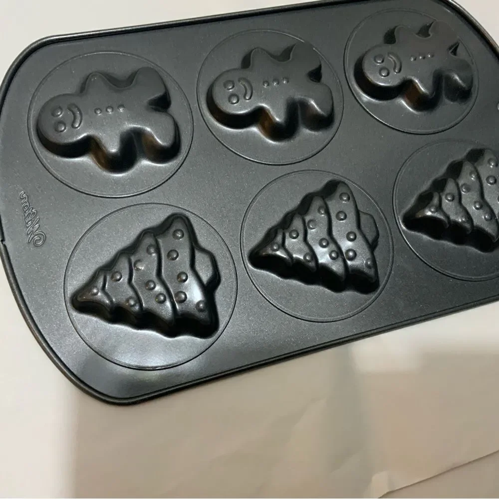 Wilton 6 count Christmas - Tree and Gingerbread - Muffin Or Mini Cake Pan